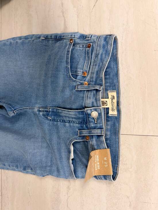 Madewell Denim - Madewell Mid-Rise Kick Out Jeans size 25